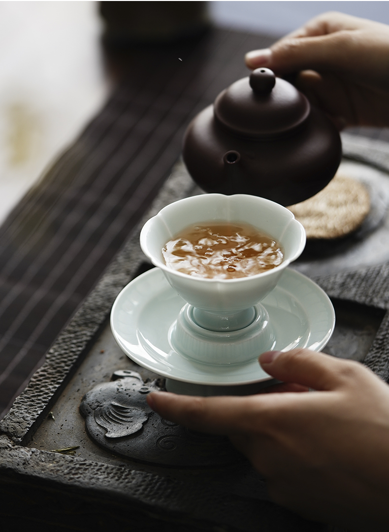 Shadow blue cloud art of jingdezhen manual imitation song dynasty style typeface left up carved kwai expressions using tea saucer lamps of kung fu tea cups