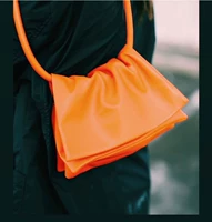 Оранжево-красный