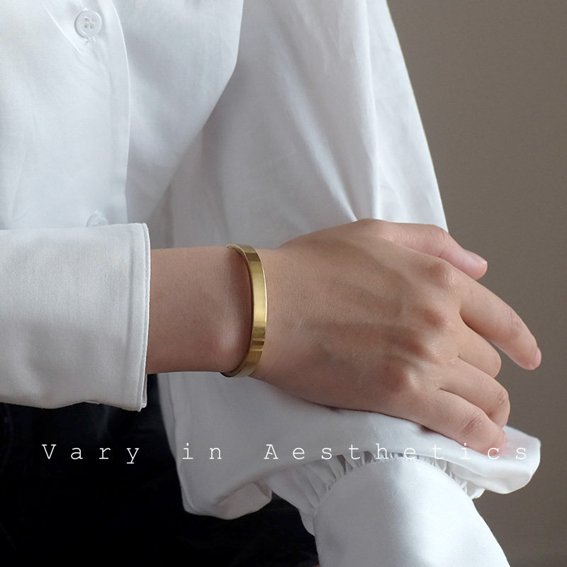 VIA simple sexual cold style fashion bracelet European and American titanium steel plated 18K gold advanced sense wide bracelet female