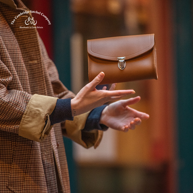 Кембриджская сумка British Cambridge Bag Messenger Конверт через плечо из воловьей кожи с 7,5-дюймовым защелкивающимся замком Изображение 1
