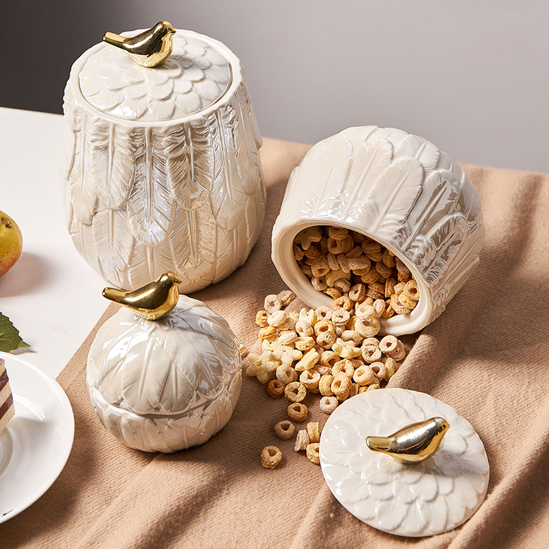 Nordic ins light and luxurious ceramic storage tank with lid containing tank Creative sugar jars Decorative European Style Candy Jar