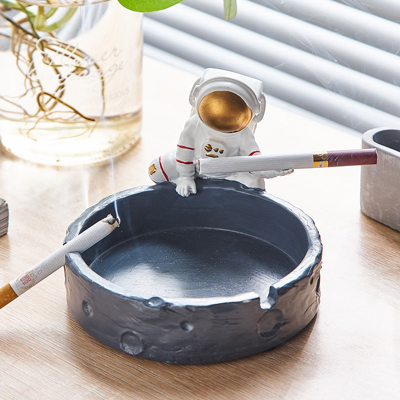 Astronaut Cigarette Ash Trays Light Extravaganza Creative Personality Trends Office Living Room Home Cute Nordic Ins Wind