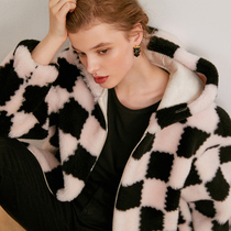 Ozhi country fashion checkerboard age age age hooded sheep shearing wool fur women Winter 3-color sweater coat coat