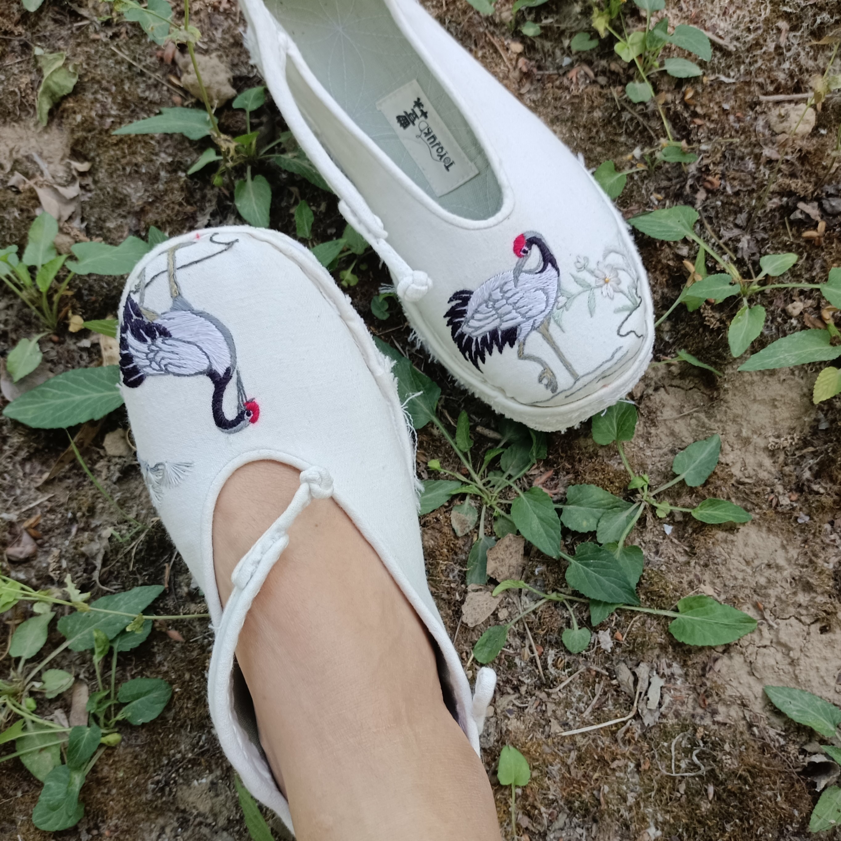 素果手工绣花鞋