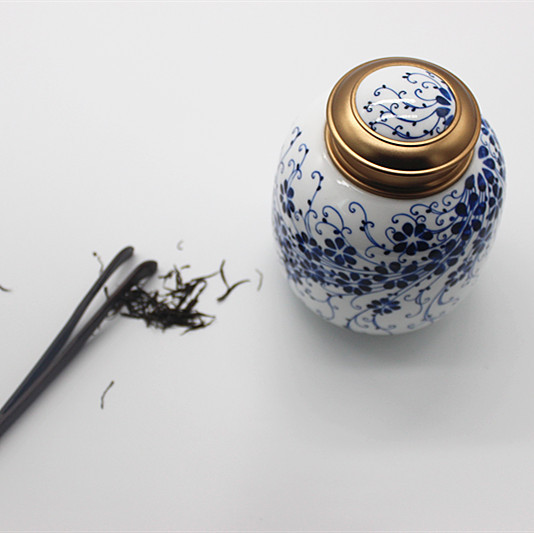 Jingdezhen blue and white ceramic seal caddy fixings large storage tanks hand - made manual household receive a large capacity of tea