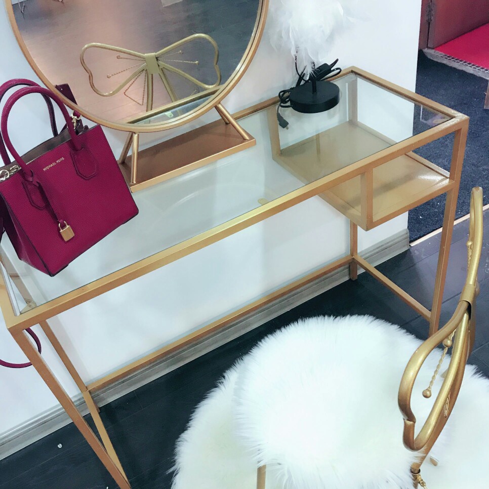 Bàn trang điểm sắt rèn Bắc Âu phòng ngủ căn hộ nhỏ mini lưới đỏ in bàn trang điểm đơn giản kính trang điểm đơn giản - Bàn bàn ghế máy tính