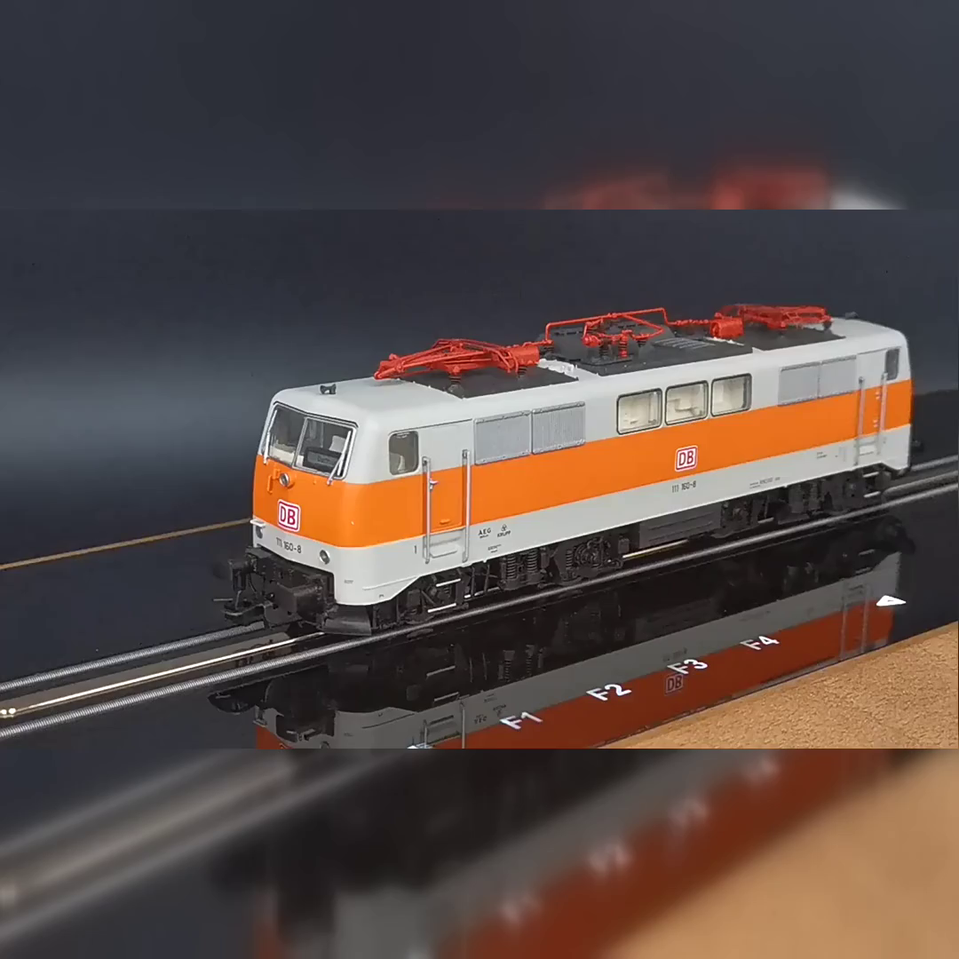 火车女侠模型德国PIKO 51855 BR111电力机车DB四五代数码音效，这波操作