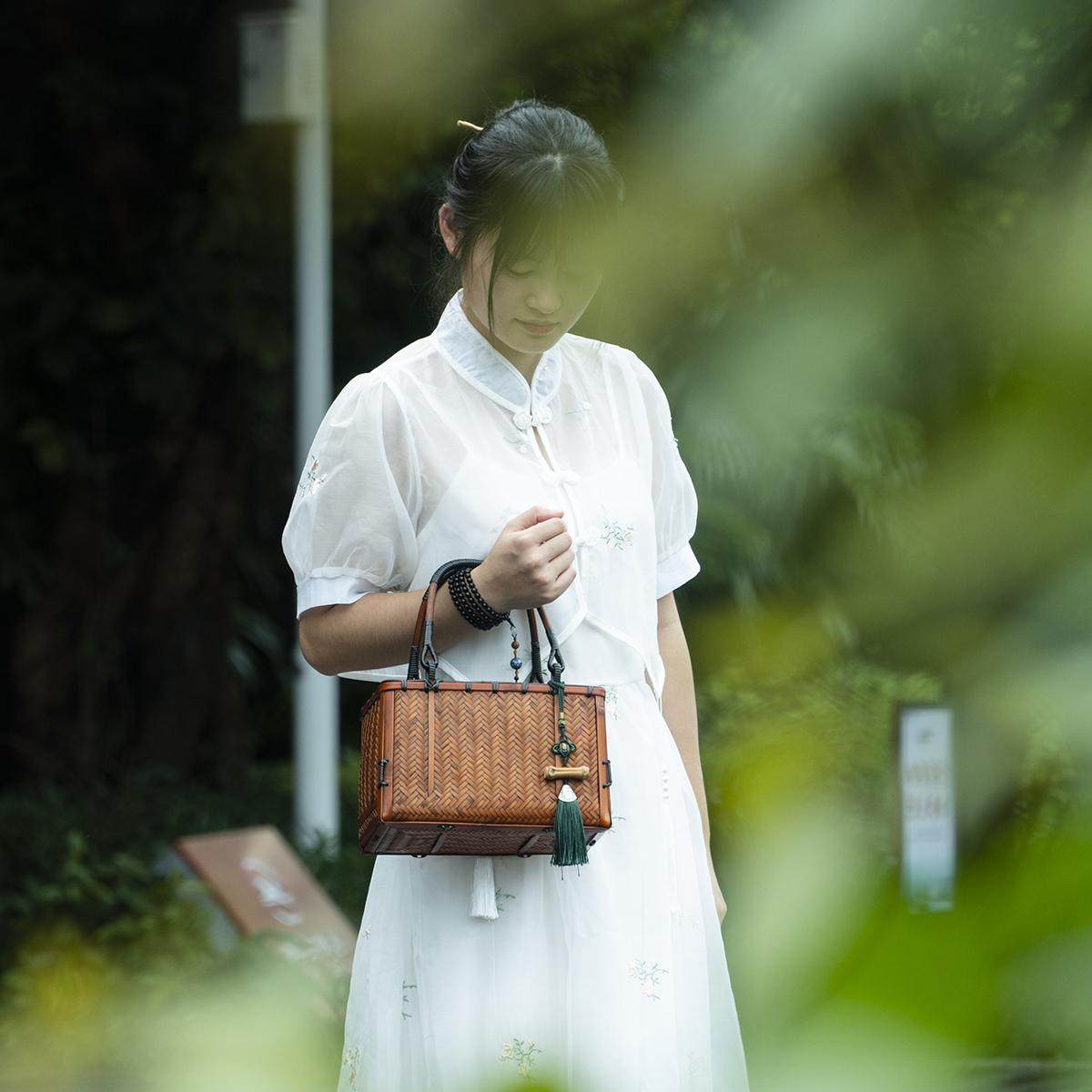 Master Qiu Retro Hand-Woven Bamboo Bag, Artistic Style Cotton-Lined Chinese Hanfu Bag, Hard-Shell Handheld Woven Bag - Thumbnail 3