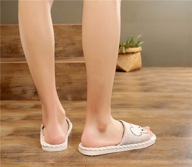 Dép lanh nam mùa hè 2018 mới chống trượt đôi hoạt hình dép bông nữ mùa thu và mùa đông cotton chống trượt dép và dép dép sandal nam hàng hiệu
