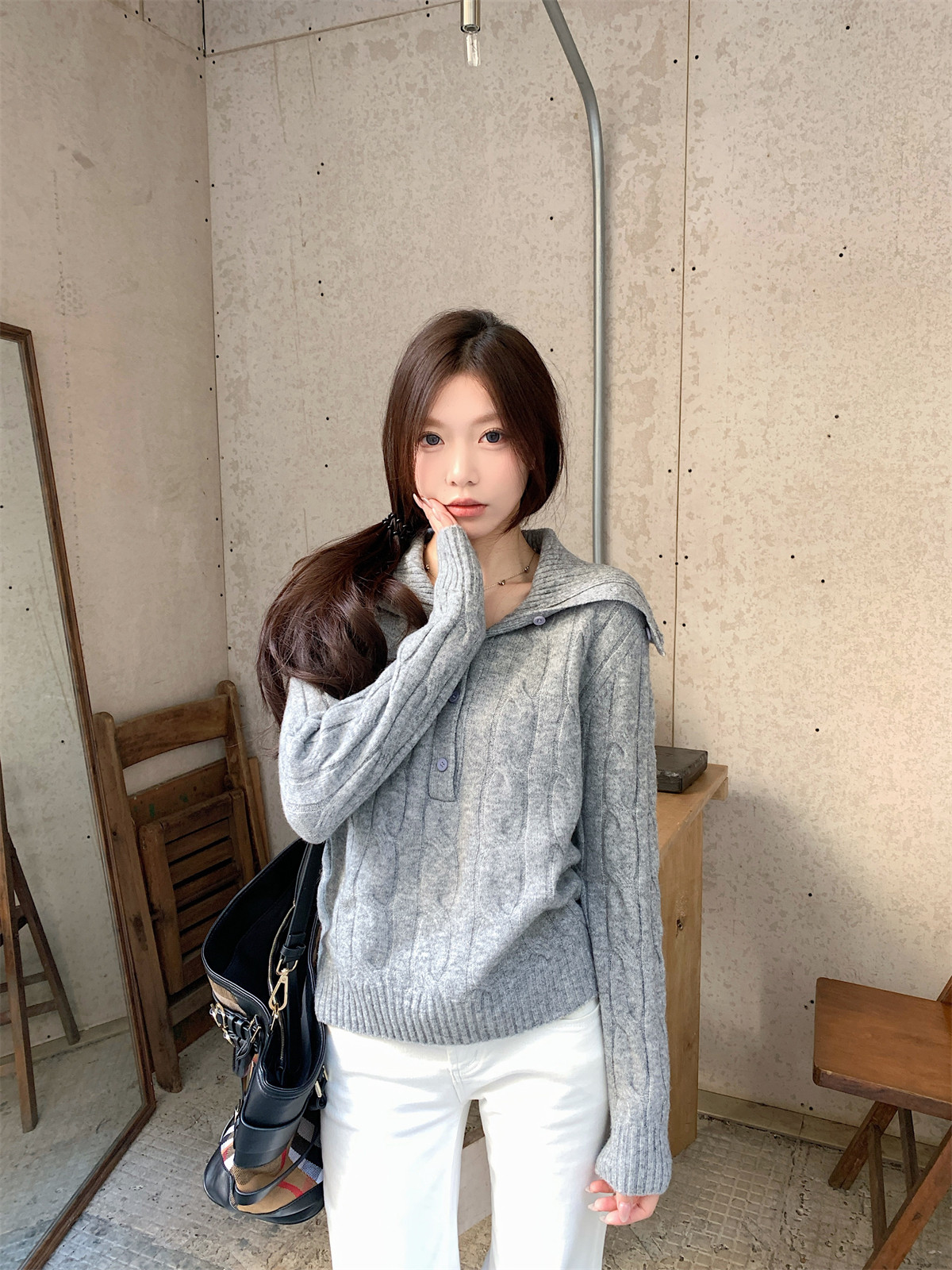 이른 봄 프랑스식 복잡한 고대 돈 바람 꽈배기 터틀넥 단추 디자인 스웨터 니트 스웨터 느긋한 바람 순수한 욕망 맨위 여성 상세 이미지 4