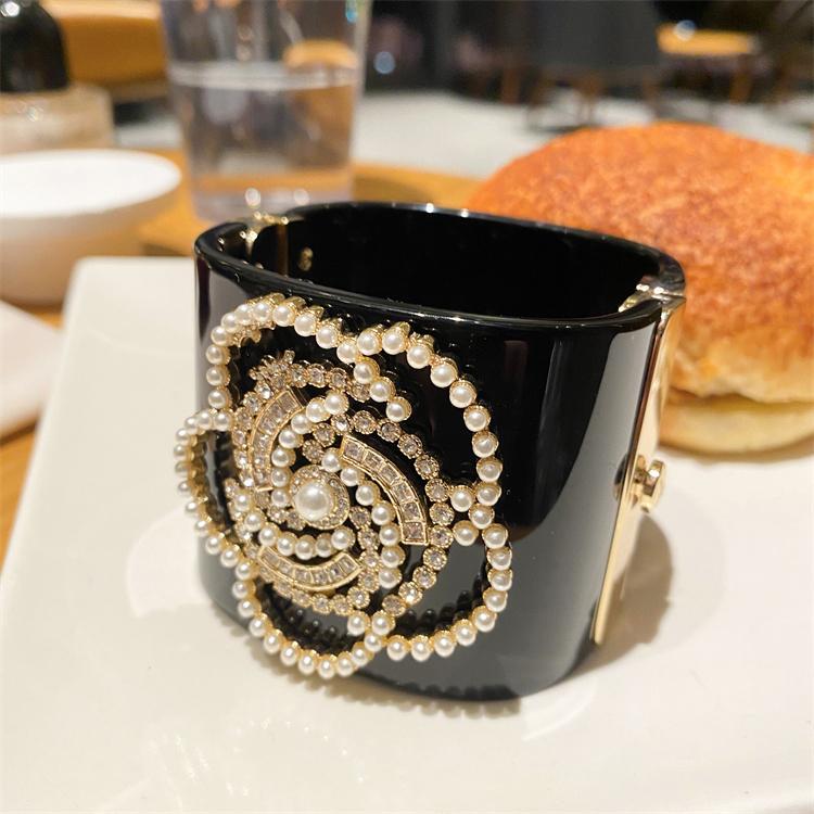 Co Town Store Tweed Style He Congxiu Heavy Industry Acrylic Diamond Camellia Bracelet Women's Wide Accessible Luxury High-End Bracelet
