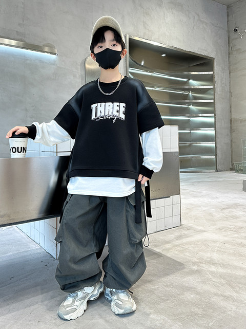 Boys' Autumn Outfit Set 2026 New Stylish Children's Sweatshirt and Cargo Pants Two-Piece Set for Older Kids in Spring and Autumn