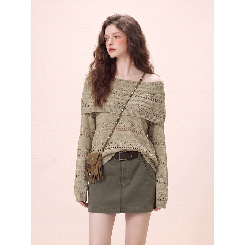 Autumn Korean Style Outfit, Retro Folded Off-Shoulder Hollow Crochet Knit Top, Unique and Beautiful Thin Knit Sweater Autumn Korean Style Outfit, Retro Folded Off-Shoulder Hollow Crochet Knit Top, Unique and Beautiful Thin Knit Sweater