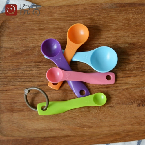 Измерение ложки Грамовая порошка молока рис с лапшой соль -Контроль измерение измерение артефакта измерения выпечки