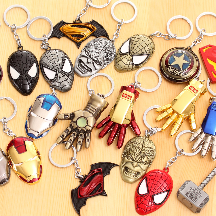 Captain America Keychain Bag Pendant Iron Man Men's and Women's Car Keychain Chain Metal Shield Avengers Creative