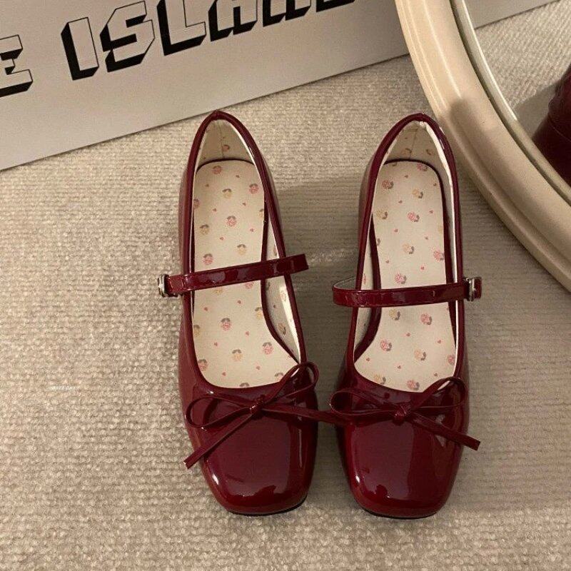 和風の可愛らしいリボン結びのメリージェーンシューズ、2026年春の新作スタイル、汎用性の高いチャンキーヒール、ローカット。