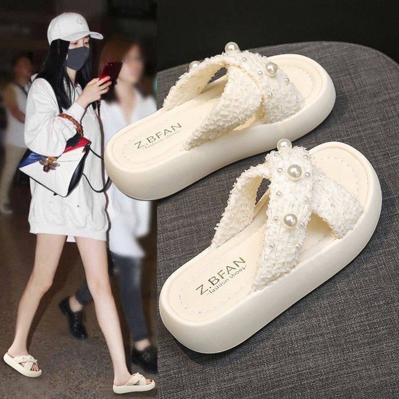 Trendy French-Style Chanel-Inspired Pearl Slippers for Women, Summer 2026 New Model, Outdoor Wear, Thick-Soled Height-Increasing Slide Sandals, Popular Versatile Style