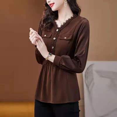 Mom's stylish lace base layer women's long-sleeved spring collection 2026 new style, a mid-length top that covers the belly for middle-aged women