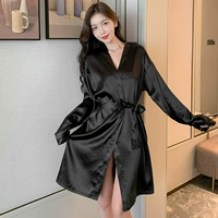 Черный лонгслив, банный халат