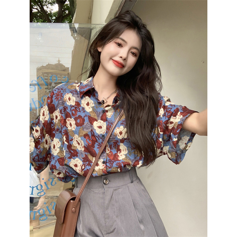 Hong Kong Style Retro Floral Short-Sleeved Shirt for Women Summer 2026 New Design Niche Top Casual Loose Shirt