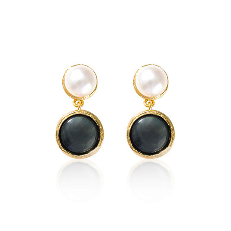 Evesense advanced senses black Sichuan fritillary pearl earrings in small crowdsourced retro light lavish 2021 autumn and winter new ornaments