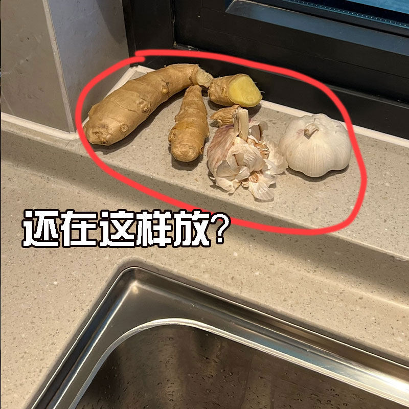 日本厨房葱姜蒜收纳筐置物架吊篮挂篮免打孔墙上塑料收纳篮收纳盒