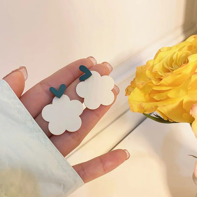 Spring Summer New Anti-Allergy Silver Pin Temperament Personality Women 100 Hitch Fashion Earrings Humbling Internet Pop Earshot Pendant