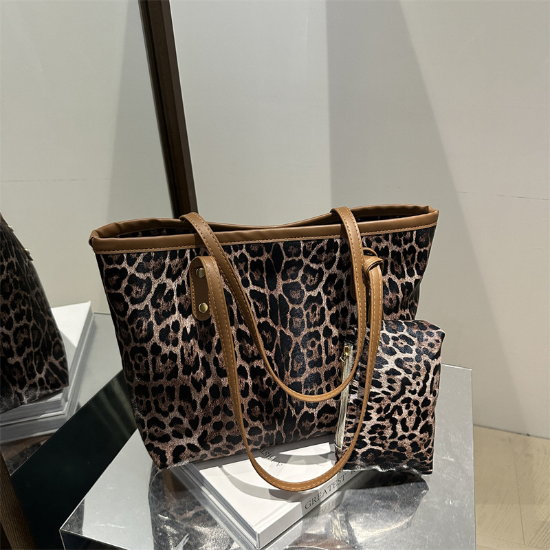 High-End Leopard Print Women's Bag, Large Capacity, 2026 New Fashion Versatile Bag, Shoulder and Handbag for Commuting, Tote Bag High-End Leopard Print Women's Bag, Large Capacity, 2026 New Fashion Versatile Bag, Shoulder and Handbag for Commuting, Tote Bag