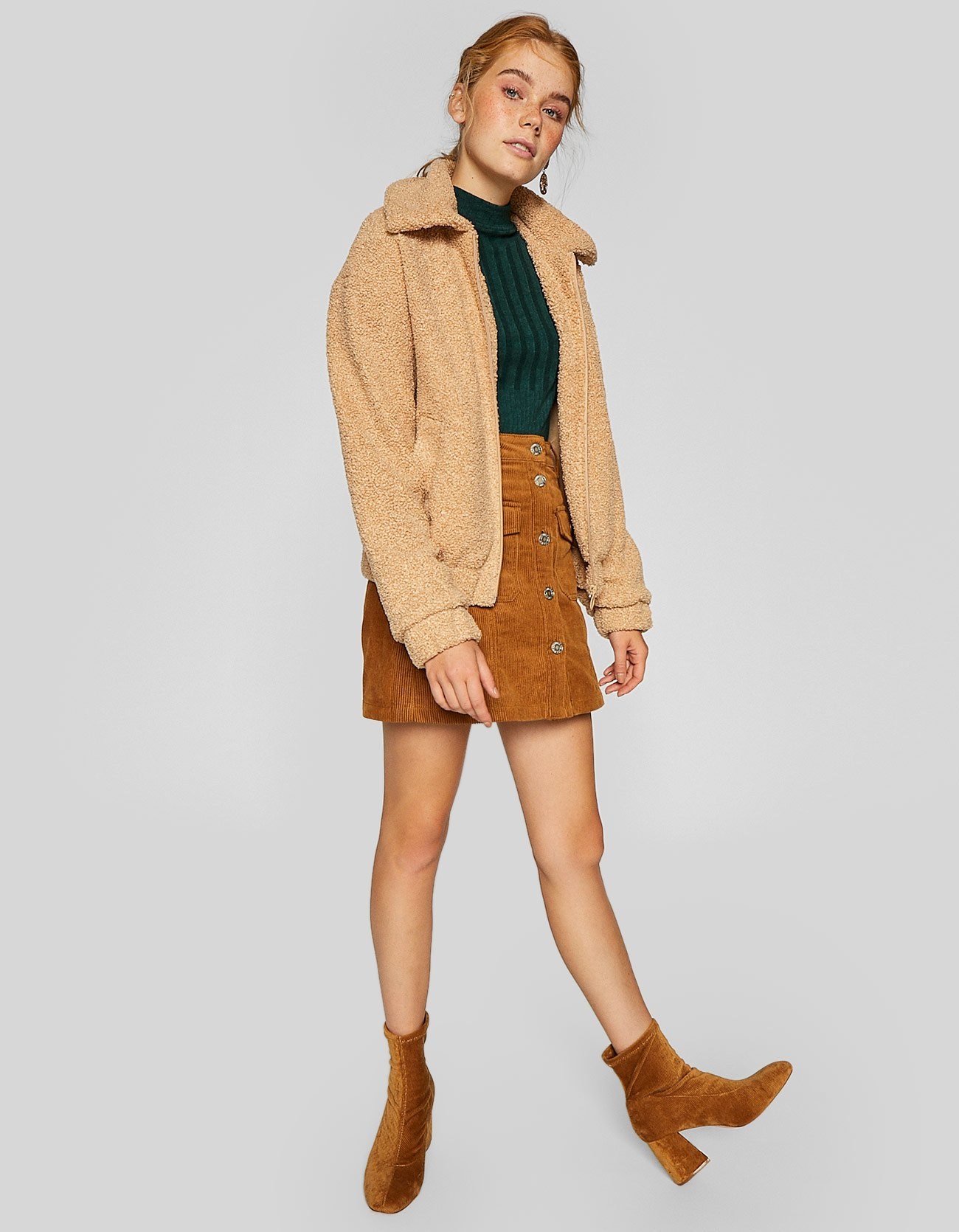 Stradivarius Bà đi lại chạm đáy áo thun nữ mỏng phần mùa thu đông mới 06534485520 áo kiểu trung niên