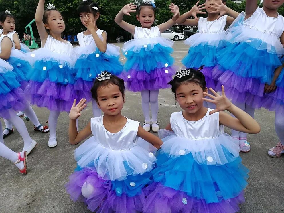 Trang phục trẻ em tuyết bé nhảy quần áo tuyết trẻ em biểu diễn quần áo cô gái công chúa váy trẻ em váy mịn đồng phục cảnh sát trẻ em