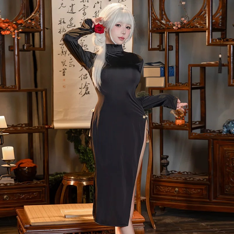 Femme Mystique Qi Pao detail 7