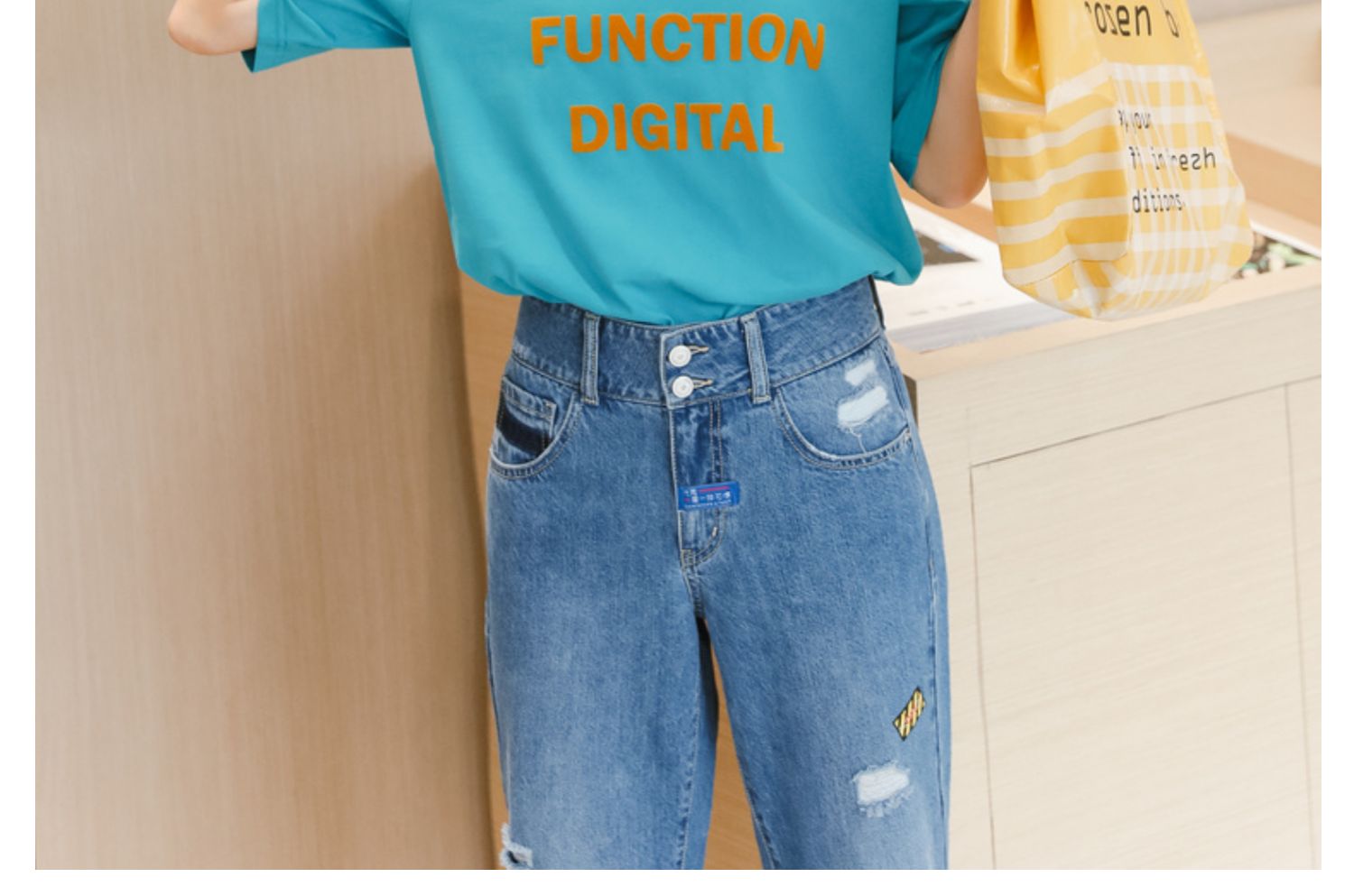 Áo thun nữ dáng liền màu hè 2019 phiên bản mới của Hàn Quốc áo cotton ngắn tay ngắn cổ tròn in họa tiết bên trong - Áo phông áo phông kẻ ngang nữ