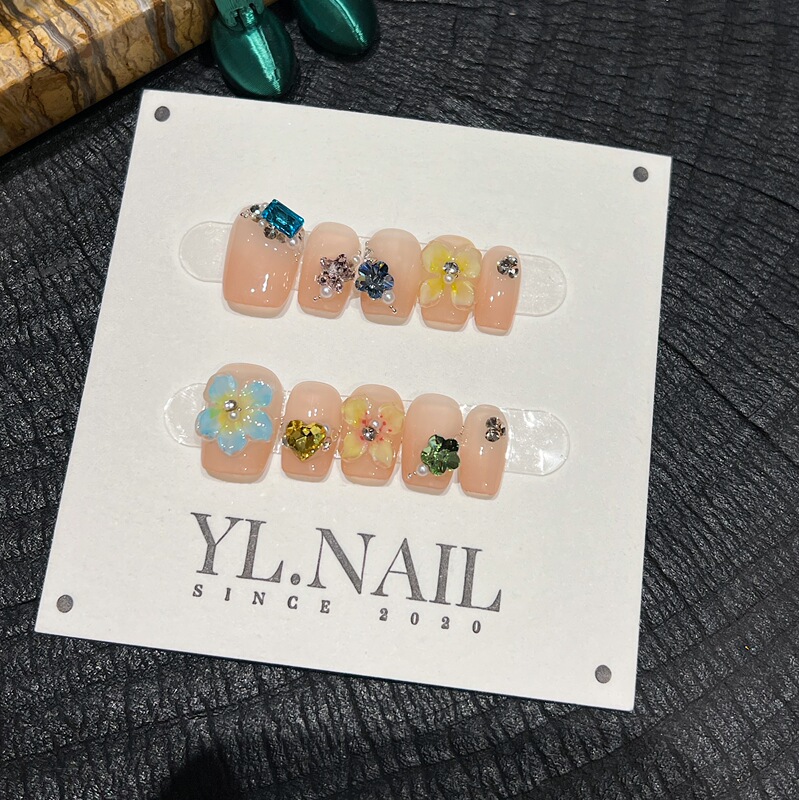 【Yl.Nail Summer in Pattaya】Purely Handmade Nail Pieces with Gradient Nude Pink and Rhinestone Designs, Hand-Painted Wearable Nails