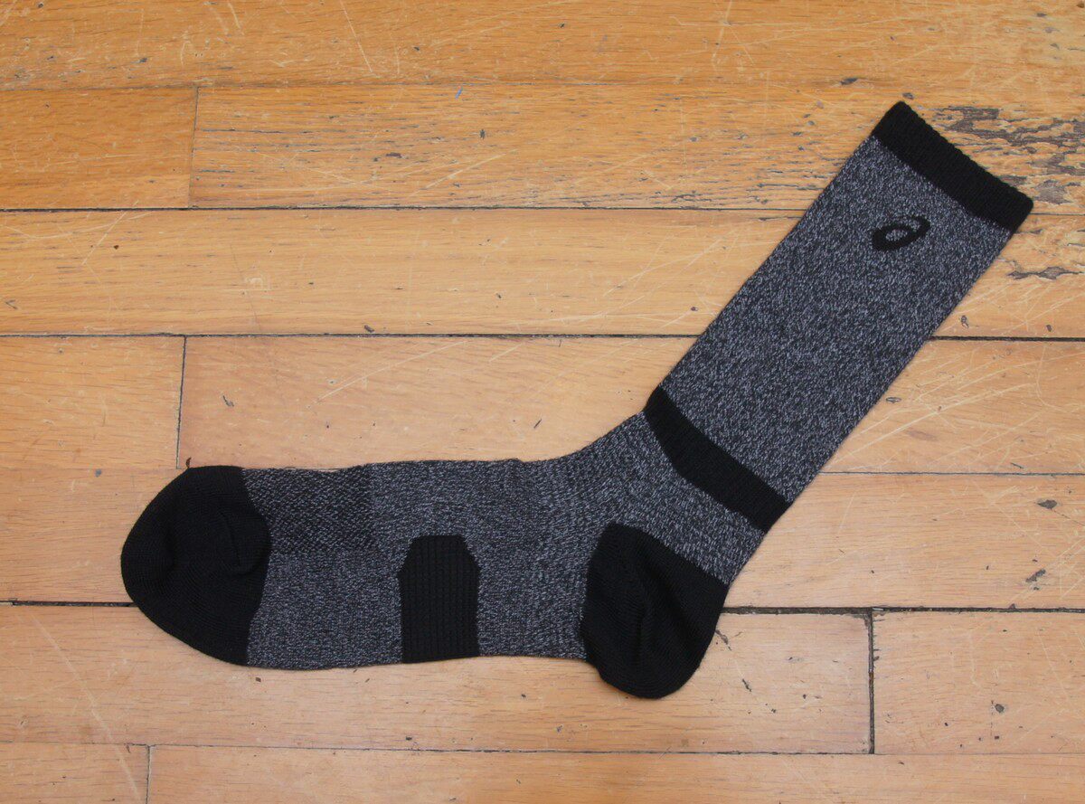 Flat sports socks