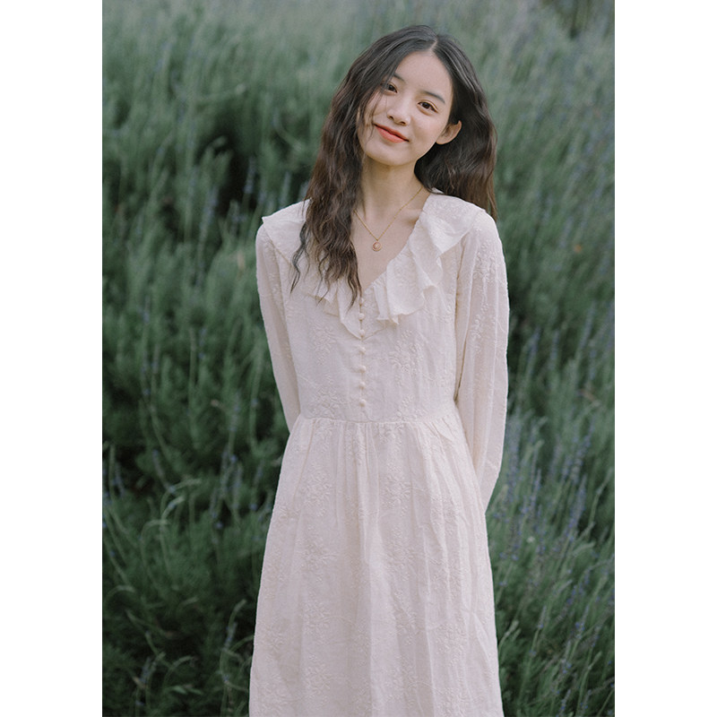 Spring and summer money filled with embroidered fairy air sweet US-China long dress small subclosets slim lotus leaf collar long sleeves new