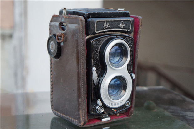 Old-fashioned Peony brand camera 120 film double reflex camera nostalgic interior decoration collection furnishings photography props