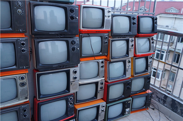 Hot selling old black and white TV set old antique retro swing piece collection of film and TV props 80 rear decoration a lot of ordering