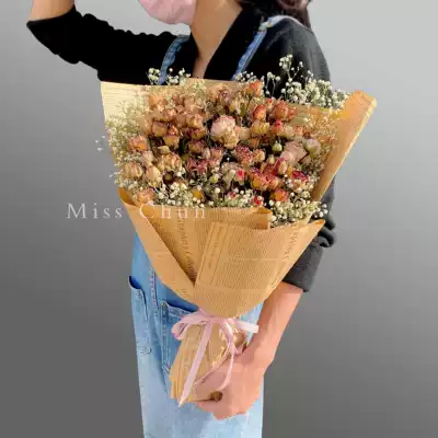 满天星勿忘我玫瑰混搭干花生日花束创意情人节5英文报纸毕业花 满天星勿忘我玫瑰混搭干花生日花束创意情人节5英文报纸毕业花