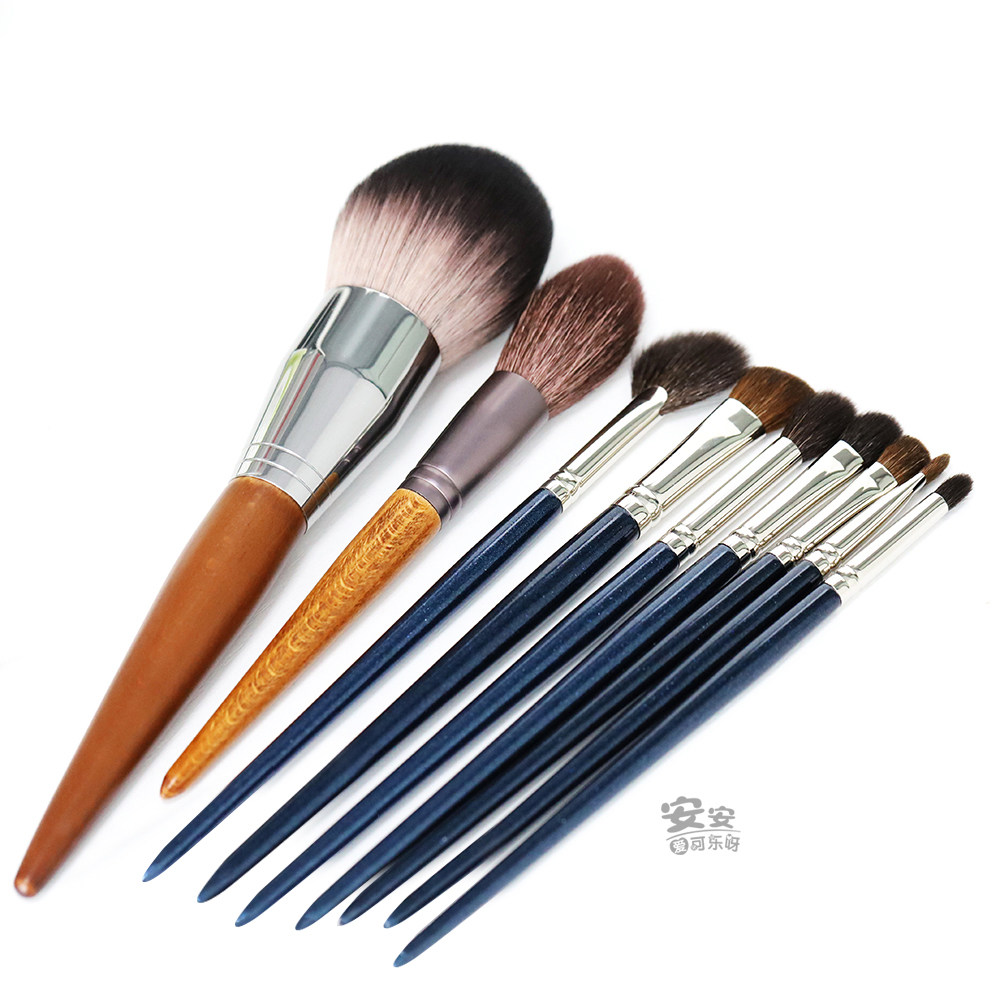  The makeup brushed powder brushed with good use of the thief brush the blush brush with high light nose and shadow brush 5 pieces ~