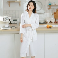 Белая женщина