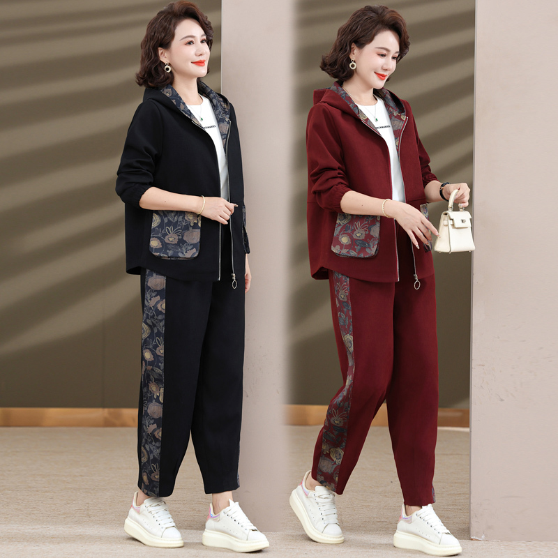 Mom's Sportswear Set, Spring and Autumn Style, Two-Piece Set, 2025 New Style, Middle-Aged and Elderly Women's Autumn Casual Sweatshirt Jacket Mom's Sportswear Set, Spring and Autumn Style, Two-Piece Set, 2025 New Style, Middle-Aged and Elderly Women's Autumn Casual Sweatshirt Jacket