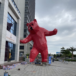 ສະແຕນເລດໃນອິນເຕີເນັດທີ່ມີຊື່ສຽງ Peeping Bear Sculpture Fiberglass Plaza Iconic ຮູບປັ້ນຂະຫນາດໃຫຍ່ Faceted Bear Geometric Giant Panda