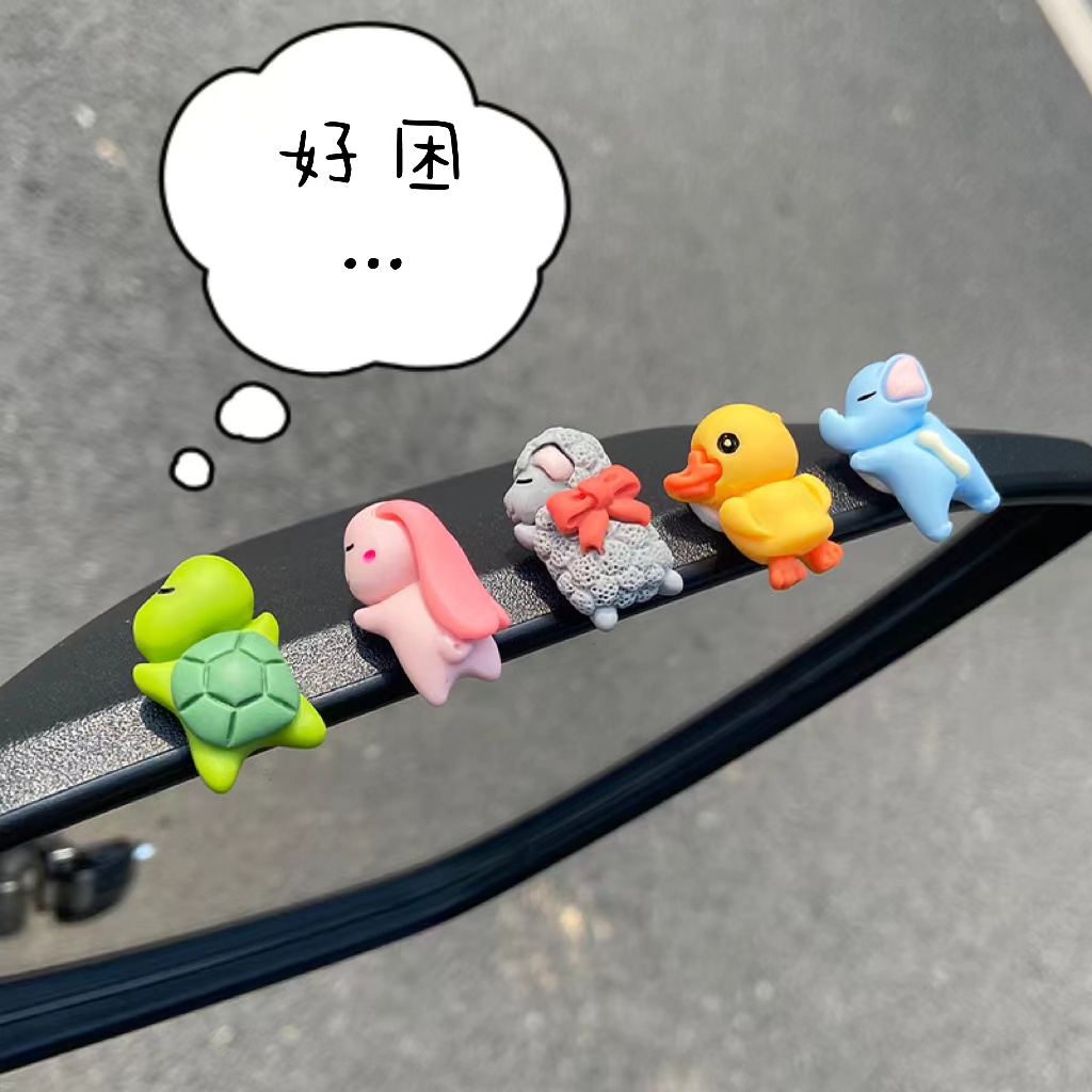 Locomotive handle pendant small decorative locomotive doll fuel tank cover tail box turtle doll electric car small accessories cute