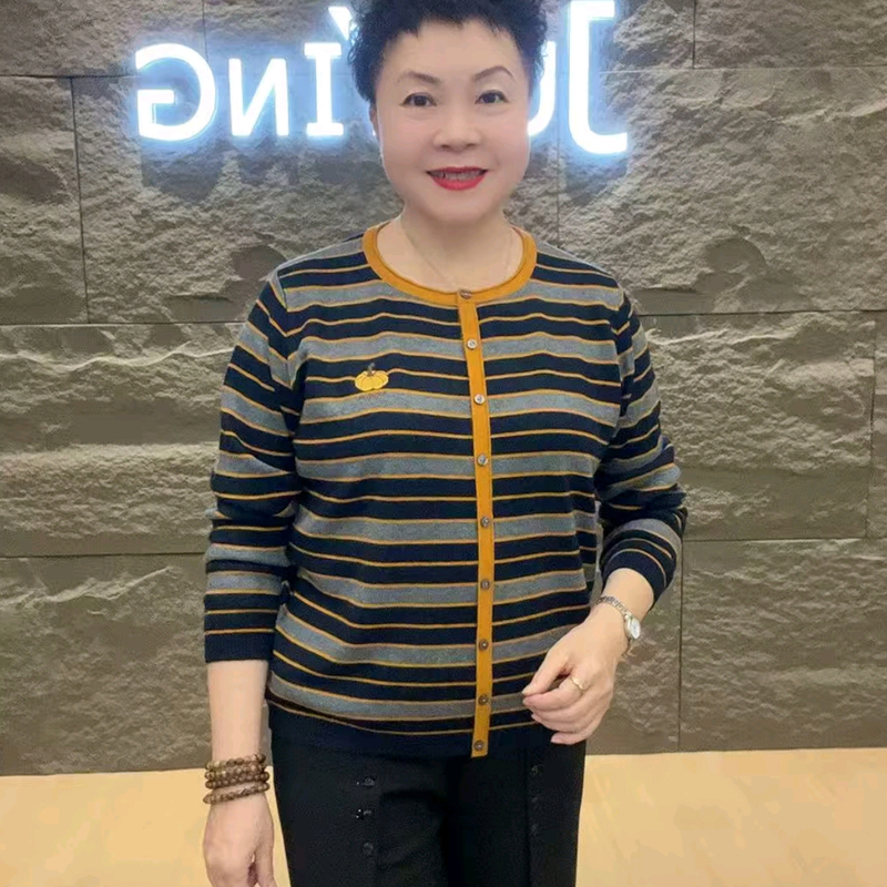 Mother's Clothing Spring and Autumn New Stylish Round Neck Long-Sleeved Knit Pullover Warm Base Shirt Women's Top Sweater Mother's Clothing Spring and Autumn New Stylish Round Neck Long-Sleeved Knit Pullover Warm Base Shirt Women's Top Sweater