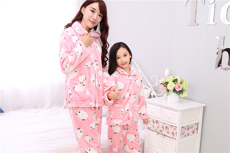 Mùa thu và mùa đông trẻ em flannel đồ ngủ bé gái bé trai dày phim hoạt hình san hô lông cừu cha mẹ-con dịch vụ nhà phù hợp quần áo cá tính cho mẹ và bé