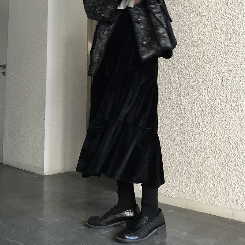 Dongri is a curly retro elastic waist gold velvet skirt Autumn and Winter women's new black hanging a-line dress