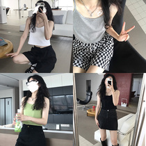 East Day is a curly pure coloured harness blouse with sleeveless T-shirt with undershirt waistcoat female brief hot girl outside wearing summer