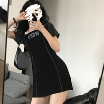 East Day is a curly retro alphabet parquet with a leather dress and a new spicy girl with a thin dress.