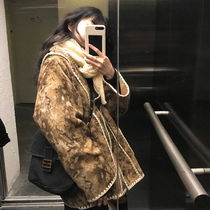 Dongri is a curly fur coat fur coat womens autumn and winter new loose V-neck fried street retro port flavor top