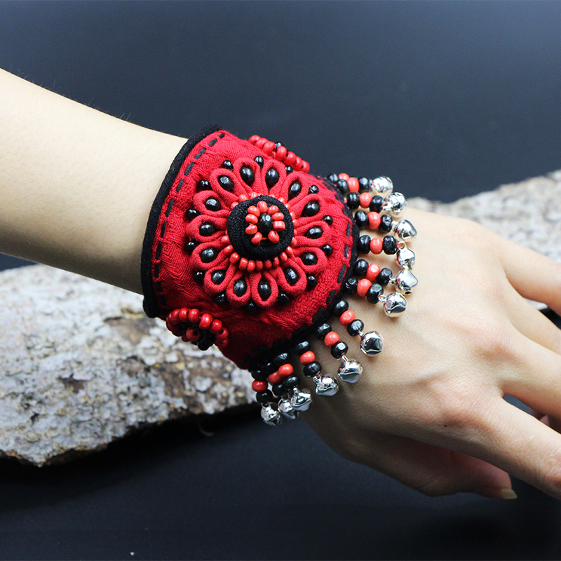 Yunnan ethnic wind small bell Bell Wide Hand Refined Cloth Art Women Ornament Retro Dance Accessories Handmade Wrists scarves presents